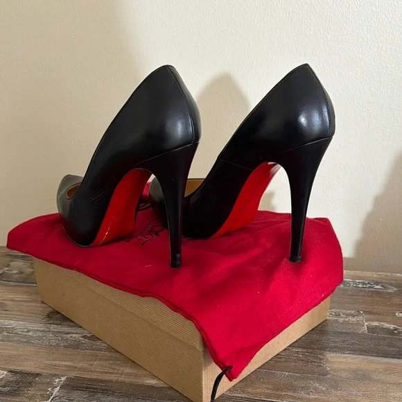 Christian Louboutin Black Heels Timeless Sophistication - Picture 3 of 4